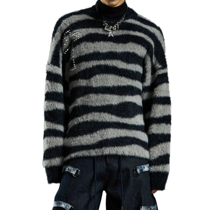 1101 CROSS SWEATER