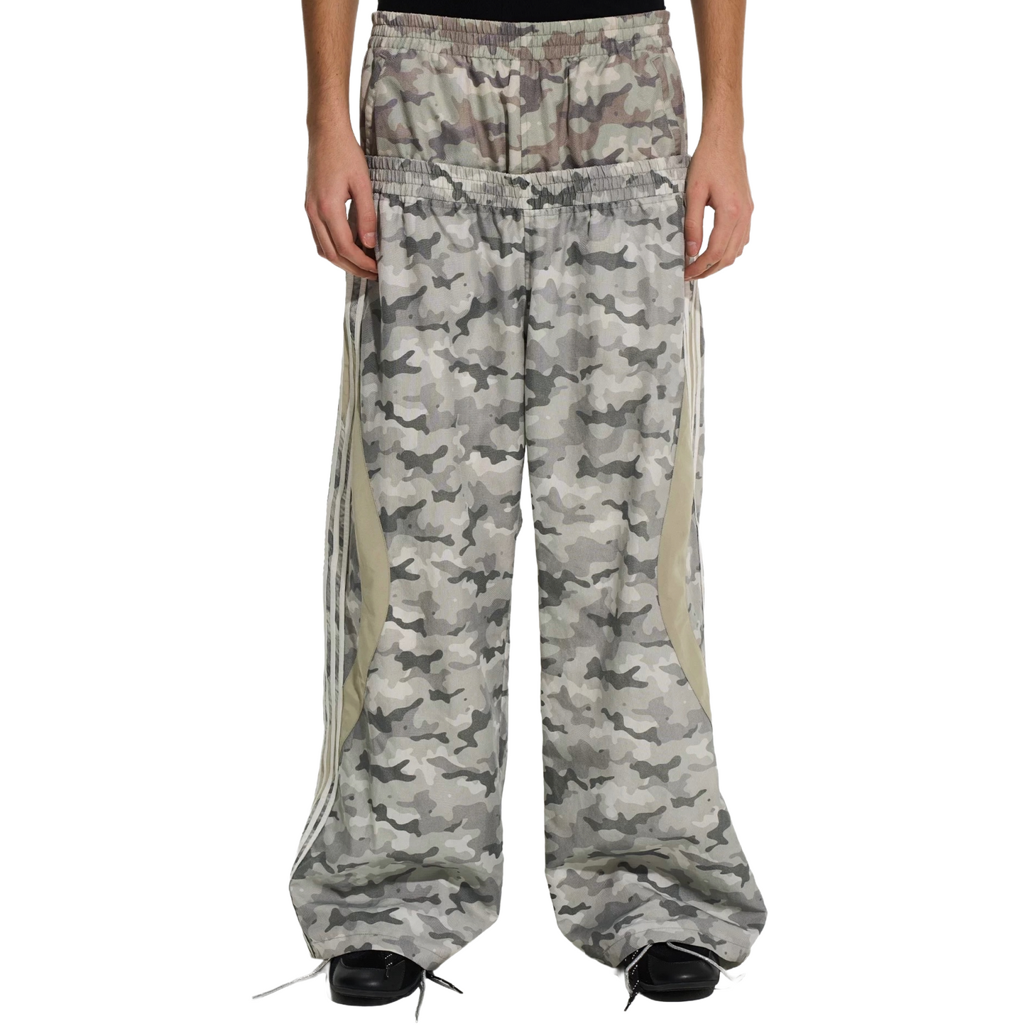 1145 CAMO SWEATS