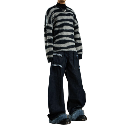 1101 CROSS SWEATER