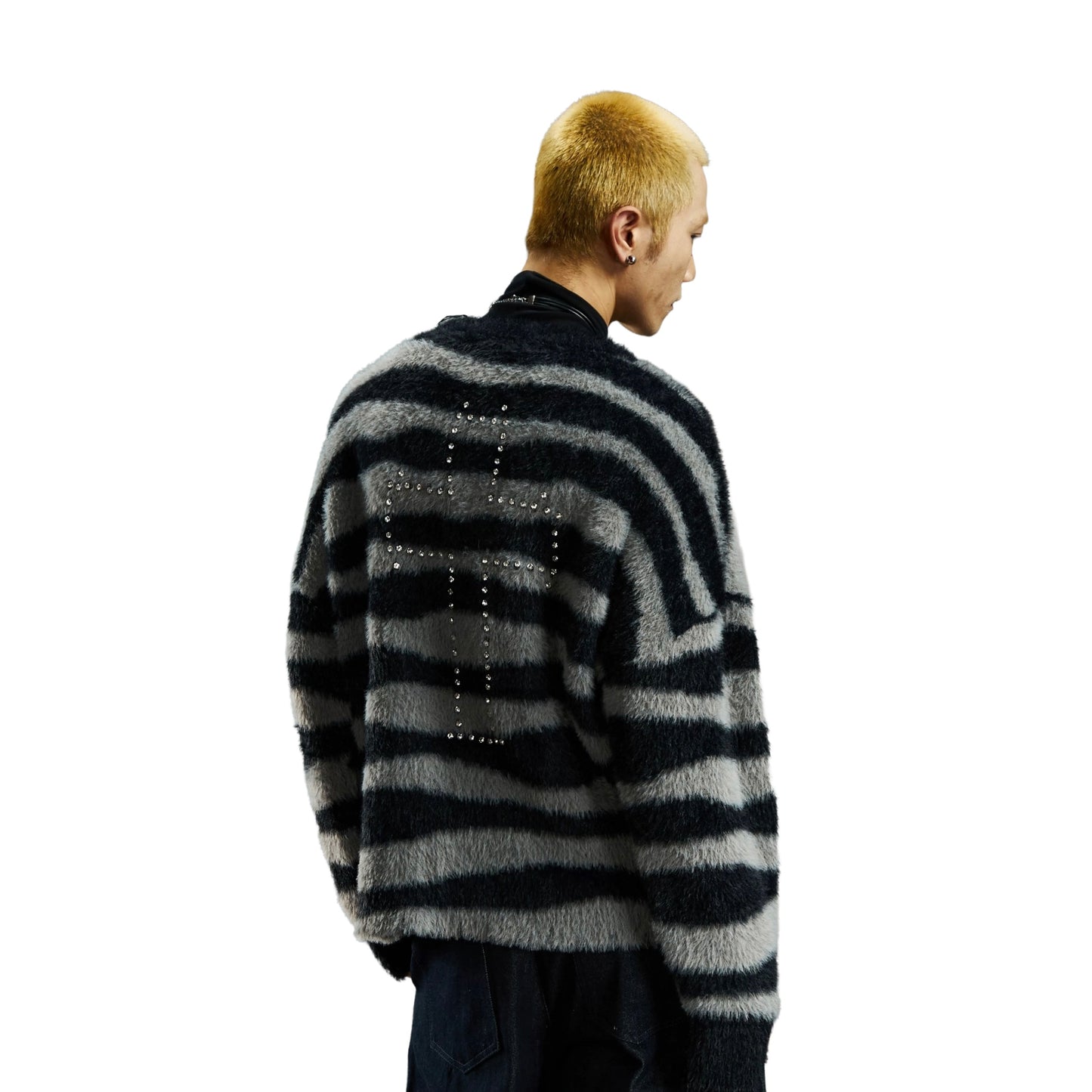 1101 CROSS SWEATER